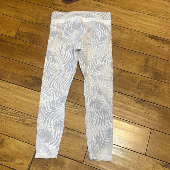 Lululemon inspire tight II white palm camo - Picture 10 of 10